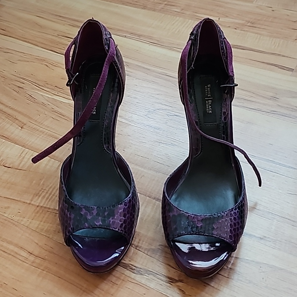 Snakeskin pattern heel